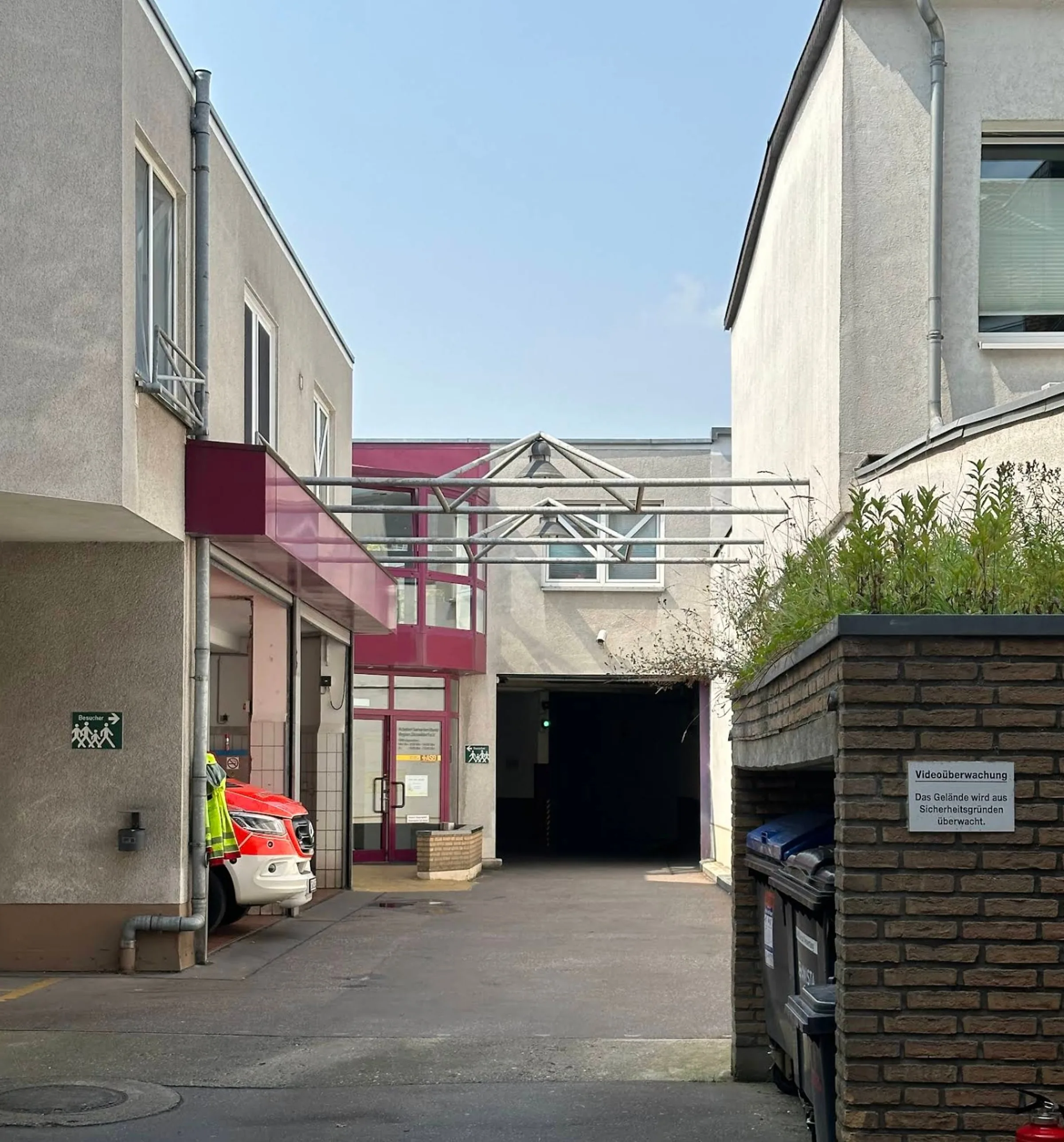 Innenhof eines Hilfs- und Wohlfahrtsvereins in Düsseldorf